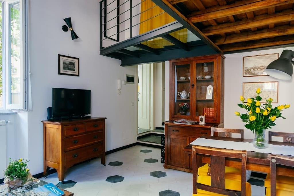 Apartment Charming Restored Loft In The Heart Of Trastevere